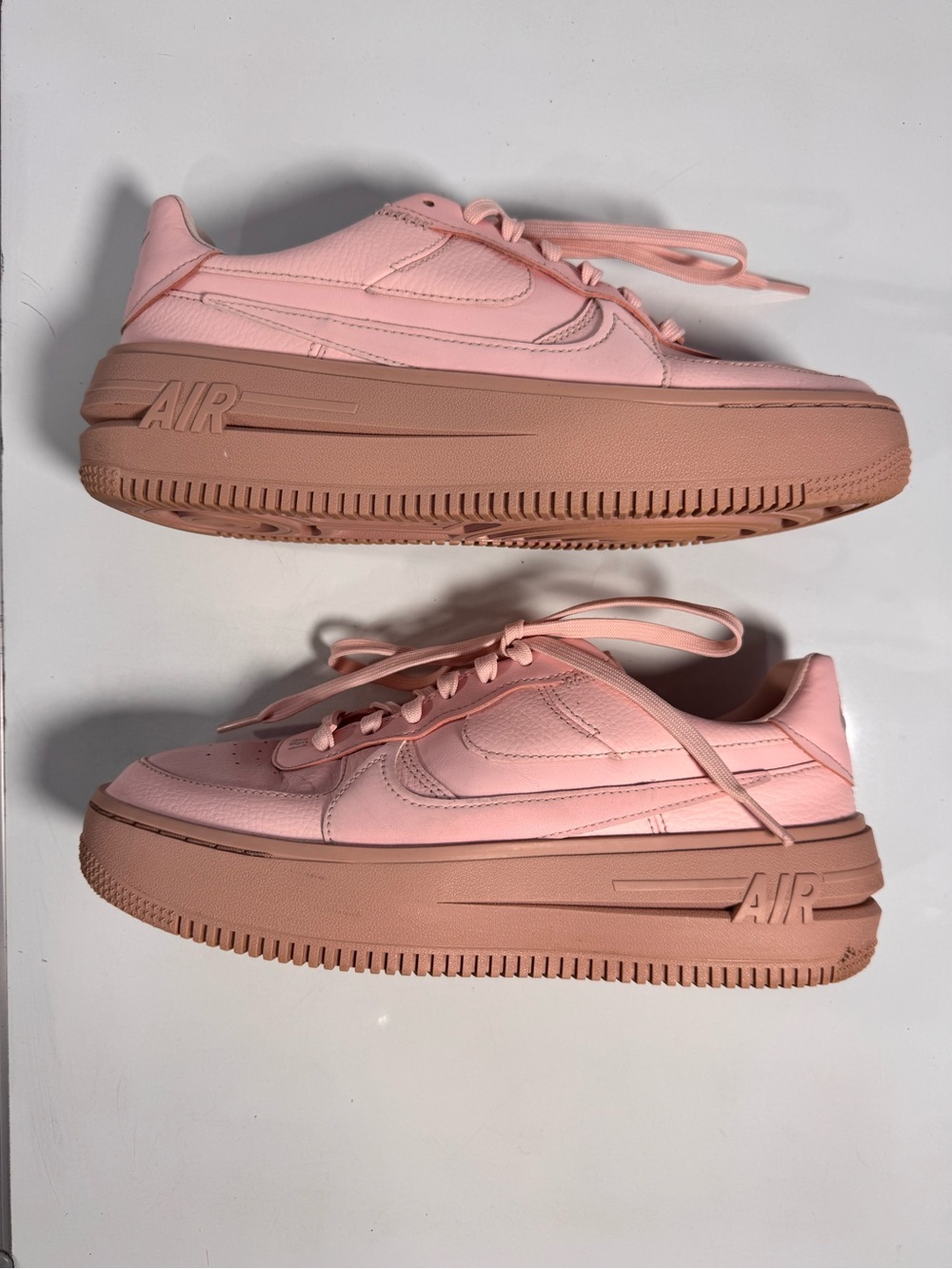 Nike Air Force 1 PLT.AF.ORM Womenโs 9.5 Pink Oxford Platform Sneakers DJ9946-600